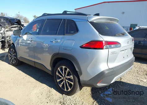 2025 Toyota Corolla Cross Xle z USA, uszkodzony, nr VIN 7MUDAABG1SV121155